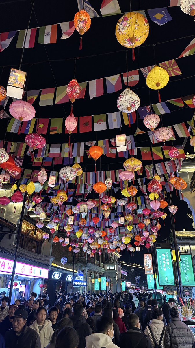serdar_alper's tweet photo. Today I am walking in the River Street of Changde. The colorful Lantern Festival 2026 celebrations are lighting up the city. This traditional festival is celebrated every year on the 15th day of the first month in the lunisolar Chinese calendar. https://t.co/c5EpYqBRnv