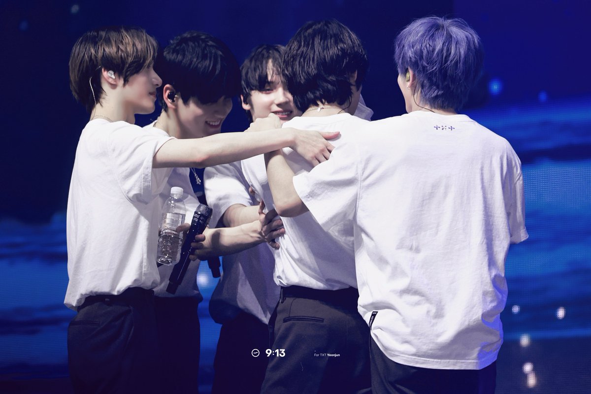 𝟗:𝟏𝟑 tweet media