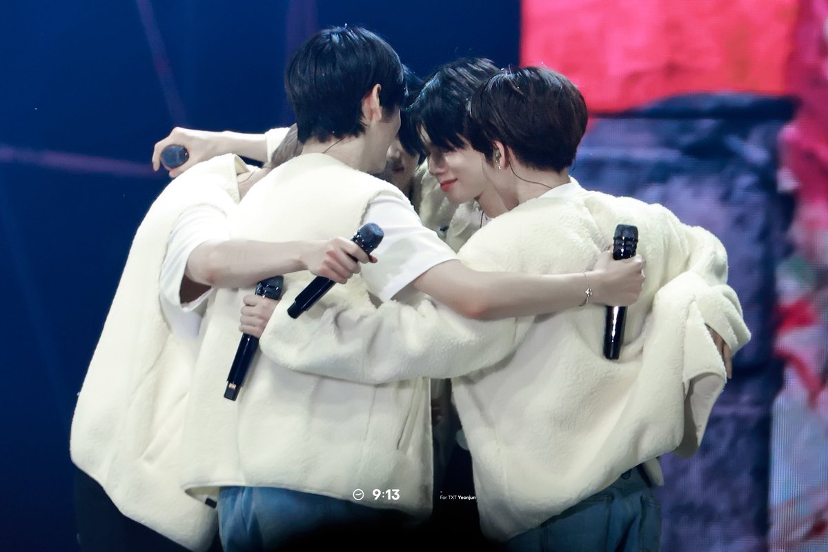 𝟗:𝟏𝟑 tweet media