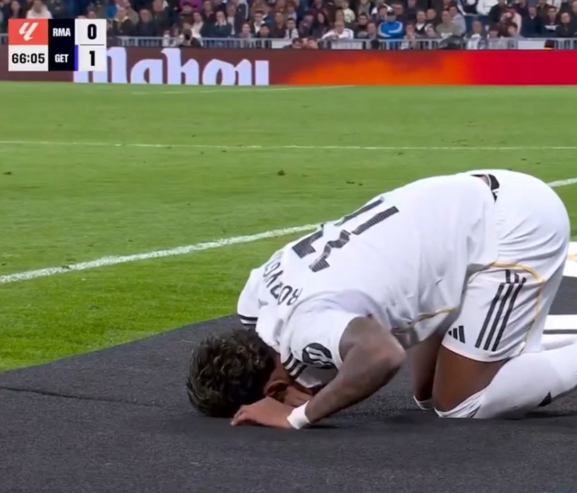 angelphysio's tweet photo. 🚨 Rodrygo estuvo en el campo jugando 30’ con una rotura del ligamento cruzado anterior y del menisco externo…

Nadie del club ni médicos ni fisioterapeutas fueron capaces de evaluarlo y sacarlo del terreno de juego pudiendo haber agravado su lesión 🤦‍♂️ https://t.co/JUo0lNjTMK