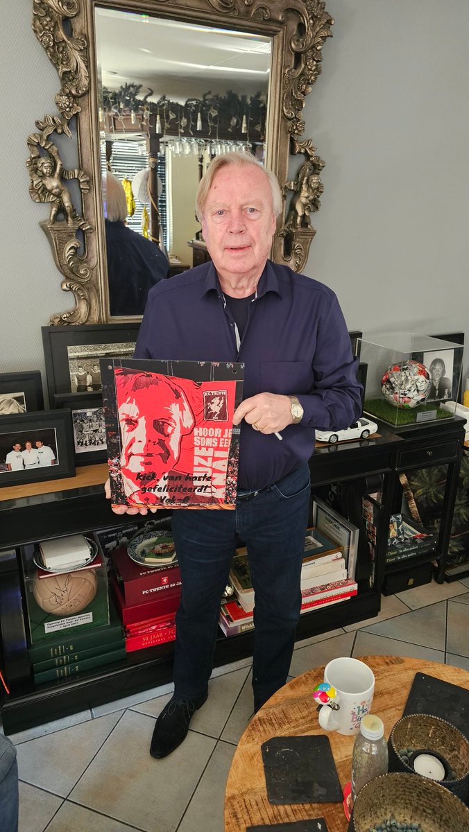 dino15009691's tweet photo. Kick vd Vall 80 jaar. Van harte gefeliciteerd namens #VakP Clubicoon voor het leven #FCTwente https://t.co/c0vvd8gnHm