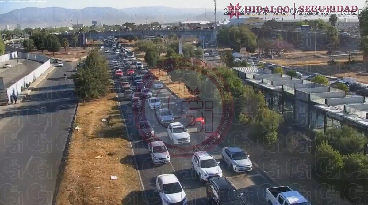 effetainfo's tweet photo. 🚨 ALERTA VIAL

🔴 Se registra congestionamiento vehicular sobre la carretera México–Pachuca debido a trabajos de mejoramiento vial y obras en proceso. 🚧

Se prevé un retraso aproximado de 25 a 30 minutos, por lo que te recomendamos tomar tus precauciones, anticipar tiempos de traslado y considerar rutas alternas. 🛣️

#Pachuca #Hidalgo #Tráfico #Obras #Tuzobús