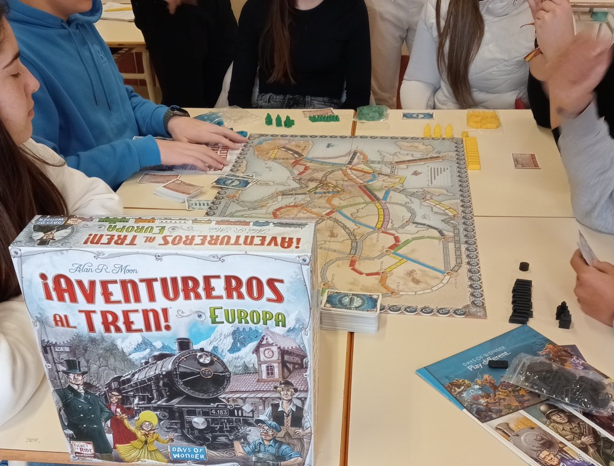 llume38's tweet image. ¿Qué ocurre cuándo participas en #PIE #Digitaliza_Acción y una de las actividades a observar es:
🎲 #ABJ "Aventureros al Tren"?
🤫 Sujetarme la  taza ☕ que me ha entrado algo en el ojo.
Evaluación @CoRubrics
😉 Gracias, @cfiebenavente y @vvegaeducere @crfptic
#claustrovirtual