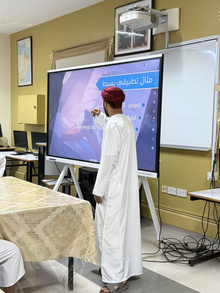 alharith05's tweet photo. البحث العلمي ليس مجرد مادة دراسية، بل مهارة للحياة.
قدم اليوم الاستاذ عماد الغزيلي أخصائي مصادر التعلم عرضًا تعليميًا عن البحث العلمي وتم التطرق الى مفهوم البحث العلمي خطوات البحث وكيفية التفكير بطريقة علمية.

#تعليمية_مسقط 
#مدارسنا_مستقبلٌ_واعد
#مدرسة_الحارث_بن_خالد_٥_٩ https://t.co/Dki2WSQNlh