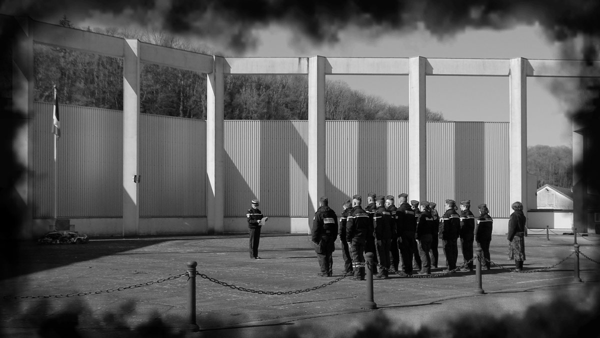 #hommage 🇫🇷 Minute de silence
Ce jour, les militaires de la <a href="/Gendarmerie_055/">Gendarmerie de la Meuse 🇫🇷</a>
s’associent pleinement au deuil qui a touché la
<a href="/PoliceNationale/">Police nationale</a>, lors du décès accidentel en service de l'un des leurs. 
Nous avons tous une pensée pour sa famille, ses proches et ses collègues.