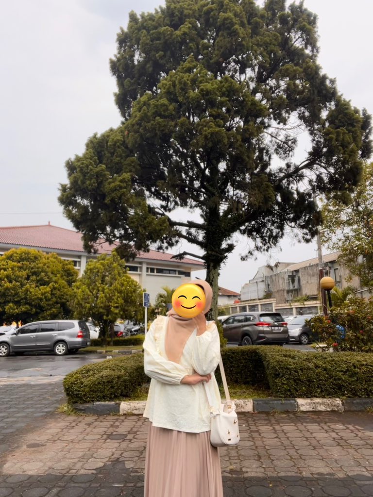 wts blouse/tunik (mff aku gatau ini namanya apa) 

bagus anesdd masih 2-3x pakee. cocok buat bukber or lebaran. 100k nego dikit yaa sygg🫰🏻bisa oren

#preloved #wts