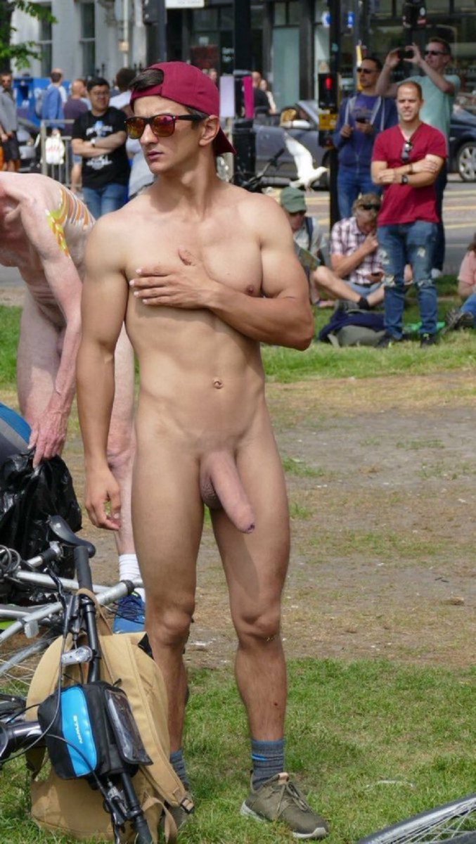 Only hunks tweet media