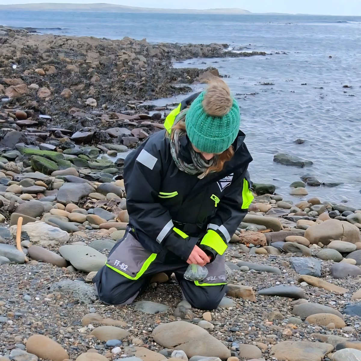 CatherineMMunro's tweet image. Although seaglass hunting is a joy on our long summer days, winter storms bring some of the best treasure.  No such thing as bad weather as long as you are dressed for it 😂 #Shetland