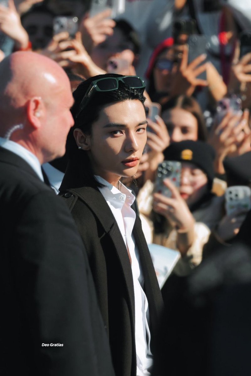 HyunjinFacts's tweet photo. Gorgeous Hyunjin at Paris Fashion Week for #DiorAW26 

DIOR PRINCE HYUNJIN AT PFW
#HYUNJIN_DiorAW26 @Dior https://t.co/8tZmdOJqf1