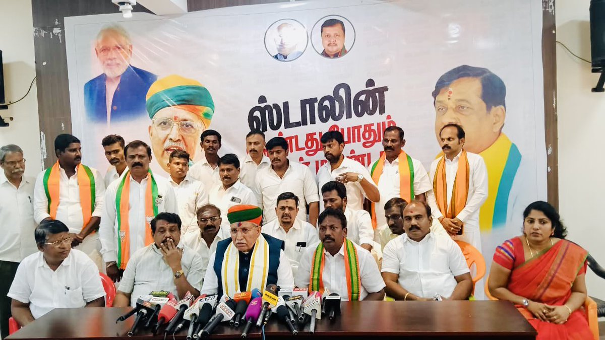 DrDeepaBJP's tweet photo. இன்று திருநெல்வேலி  வருகை தந்த மத்திய சட்டம் மற்றும் நீதி அமைச்சர் மாநில தேர்தல் இணை பொறுப்பாளர் திரு.அர்ஜுன் ராம் மேக்வால் ஜி அவர்களை வரவேற்ற தருணம்..... https://t.co/pyyT7V5Ms8