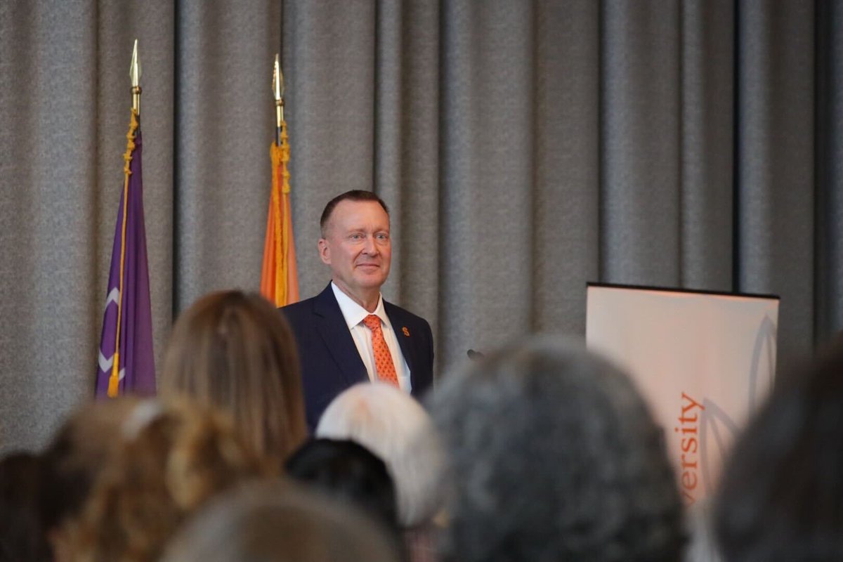 GriffinUriBrown's tweet photo. Chancellor-elect Mike Haynie @dailyorange https://t.co/YKytHLzEWd