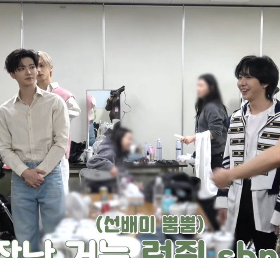 เลิกกันแล้วแต่รับงานคู่กันไว้