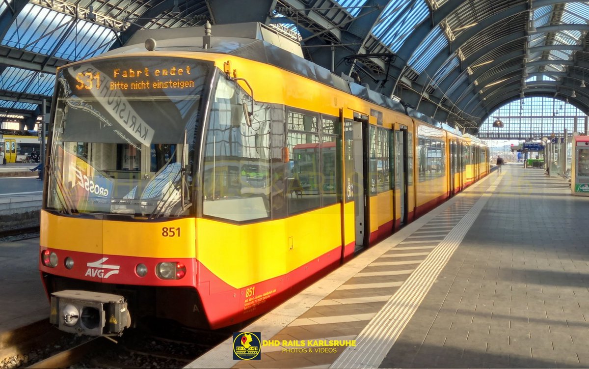dhdrailseu's tweet photo. AT THE HAUPTBAHNHOF

🚈 Albtal-Verkehrs-Gesellschaft (AVG) | Siemens GT8-100C/2S (825), GT8-100D/2S-M (853)
📷 January 2026, Karlsruhe Hauptbahnhof https://t.co/ITD7YGxSby