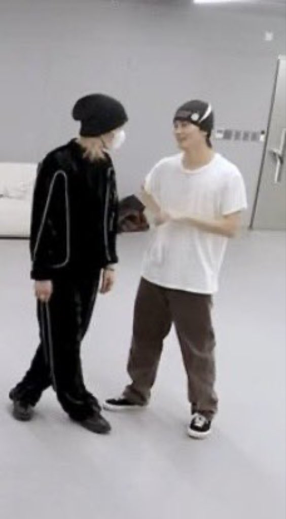 Nancy_White_'s tweet photo. 🥺🥺🥺🥺🥺❤️❤️❤️❤️❤️ #yumark #มาร์คยู #markyu #loveyusomark #マクユ #맠윹 #윹맠 https://t.co/RnlWZotZGl