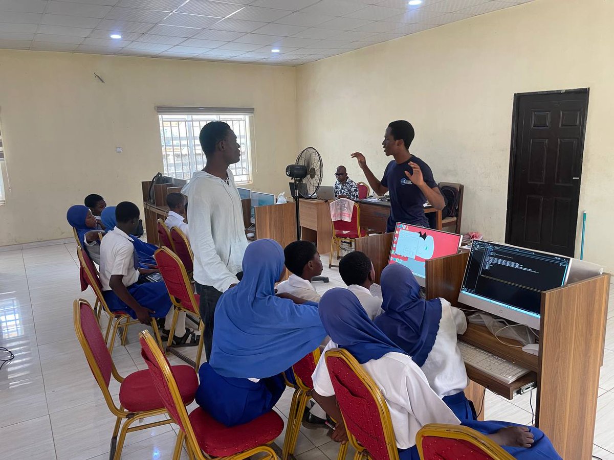 ibdigitalschool's tweet photo. Thinking like a computer starts with sequences.
At Oke Bola High School, IDA CodeLab guided students through step-by-step problem-solving and logical instruction building. We’re expanding this structured programme to more schools. #IbadanDigitalAcademy #IDACodeLab https://t.co/0yU8MdGX0s