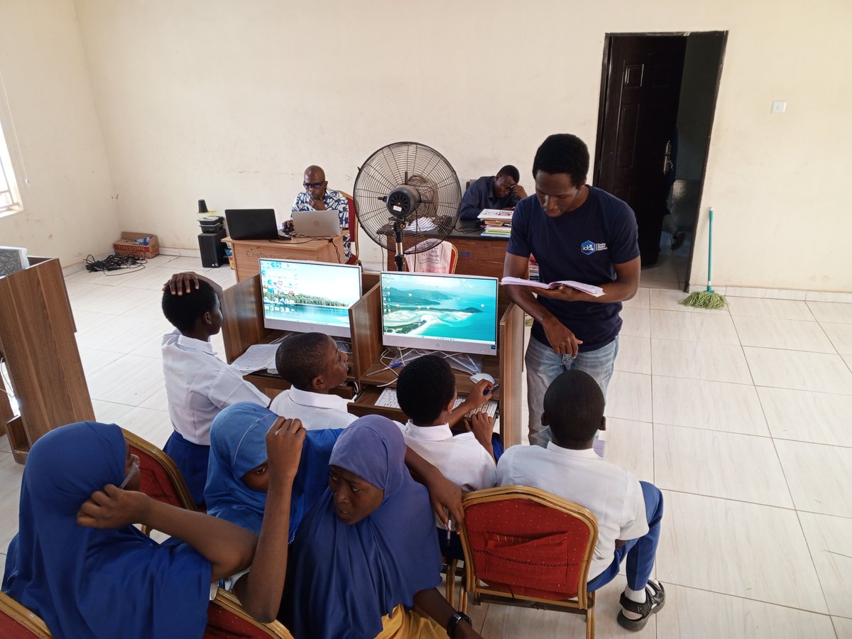 ibdigitalschool's tweet photo. Thinking like a computer starts with sequences.
At Oke Bola High School, IDA CodeLab guided students through step-by-step problem-solving and logical instruction building. We’re expanding this structured programme to more schools. #IbadanDigitalAcademy #IDACodeLab https://t.co/0yU8MdGX0s