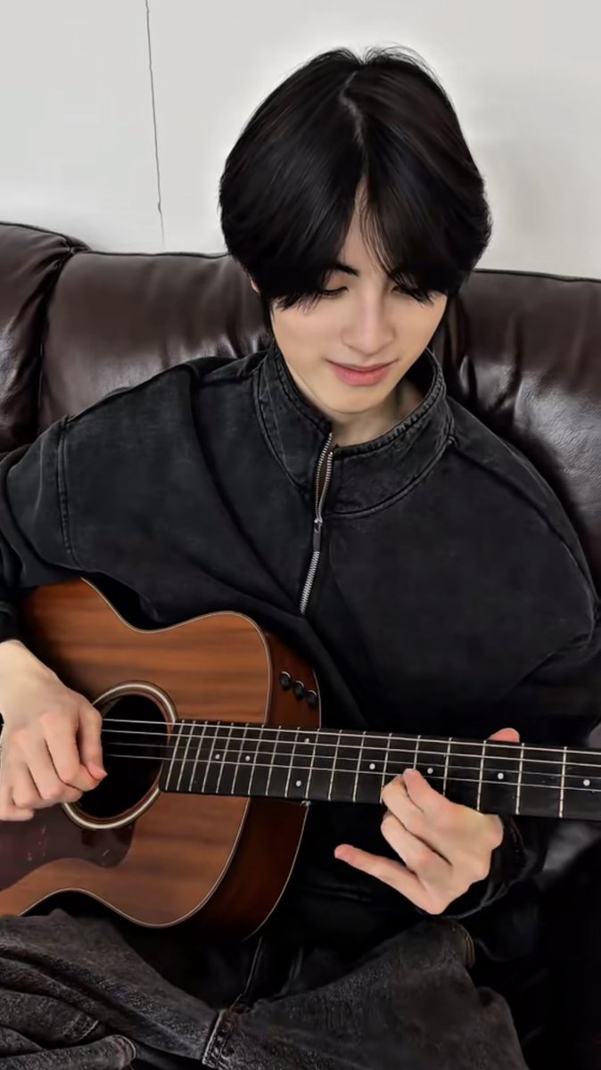 วางรูปข้างกันแล้วเหมาะสมมาก เป็นเคมีที่ไม่เรียนก็เข้าใจ 😳