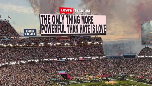 sboficial's tweet photo. HISTÓRICO! Bad Bunny quebra o recorde de show de intervalo do Super Bowl mais assistido nas primeiras 24 horas. https://t.co/WT6eKkfrOp