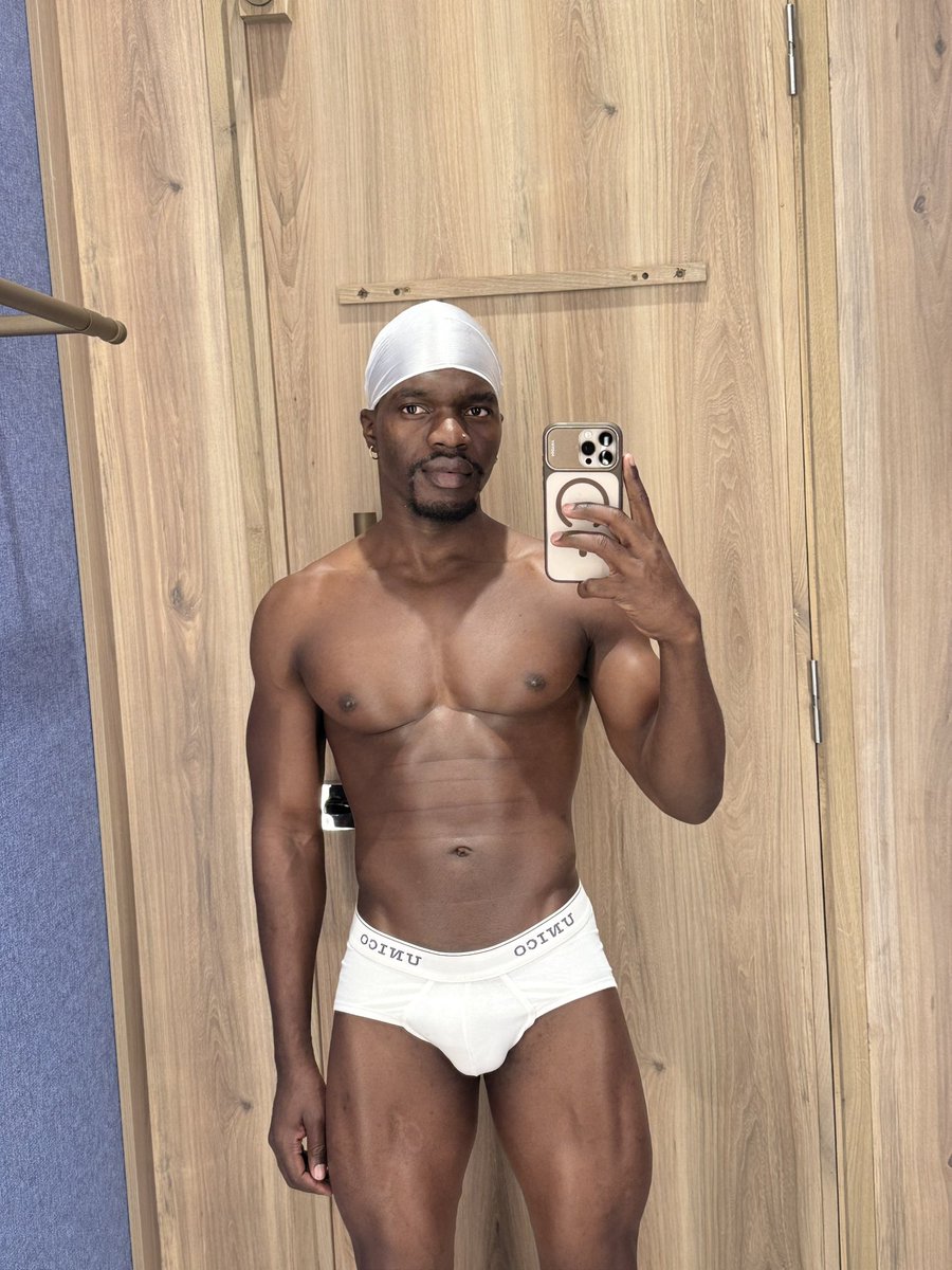 Nicholas The Model tweet media