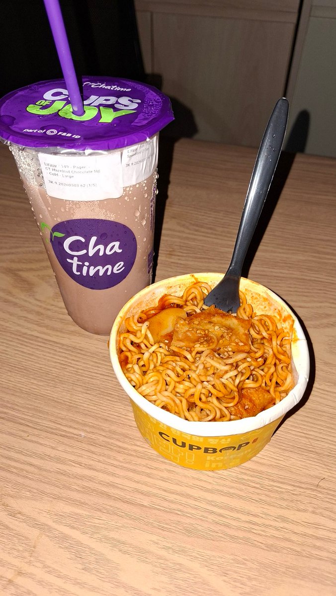 satubln's tweet photo. Night shift (dan semoga ga balik makanannya) https://t.co/JlGrWD2nf8