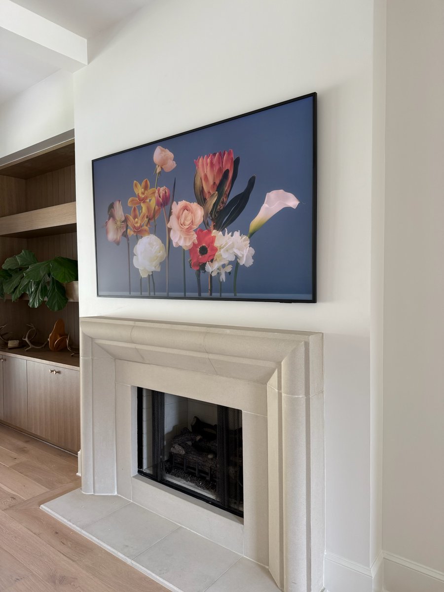 Having the option to display artwork when the TV isn’t in use never gets old.
🖼️