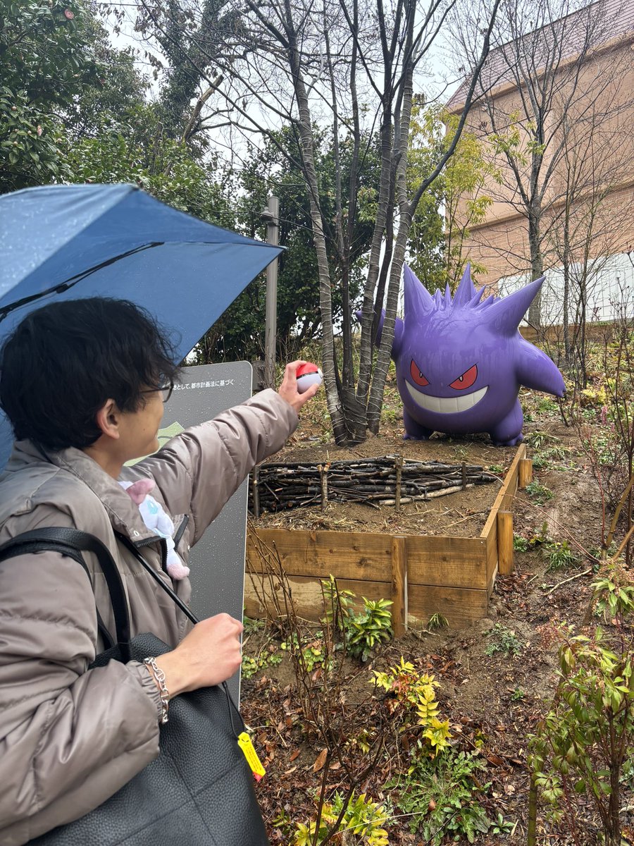 tabatanyun31989's tweet photo. ポケパークごく一部お気に入り写真！
雨とか関係ない傘捨てて相棒のカイリューとベストショット🥰
ネタバレセンシティブ付けてます https://t.co/746CklZJhF