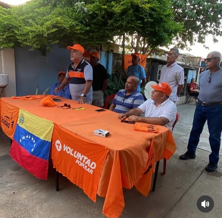 juancarlosrm01's tweet photo. ¡La organización es nuestra mejor herramienta! 🇻🇪

Desde la base con nuestra gente, reafirmamos el compromiso de luchar por una mejor Venezuela. Seguimos sumando voluntades en cada comunidad. ¡Fuerza y Fe! ✊

#VoluntadPopular #LaMejorVzla #VenezuelaLibre #TransiciónDemocrática https://t.co/fVHd7xx5bK