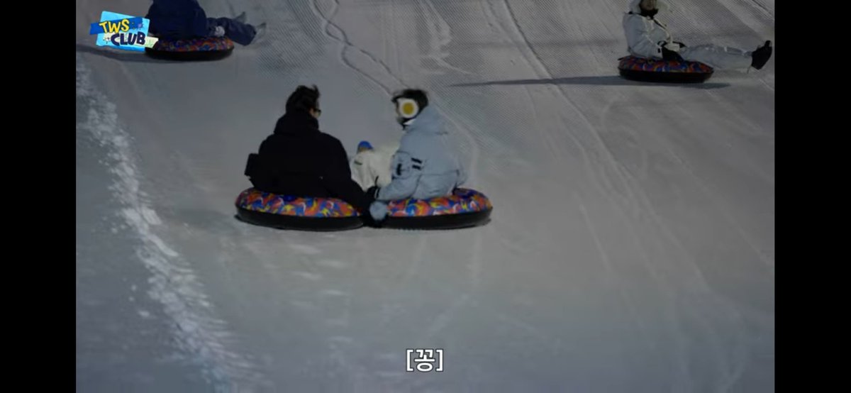 knp yak ga pegangan tangan biar romantis