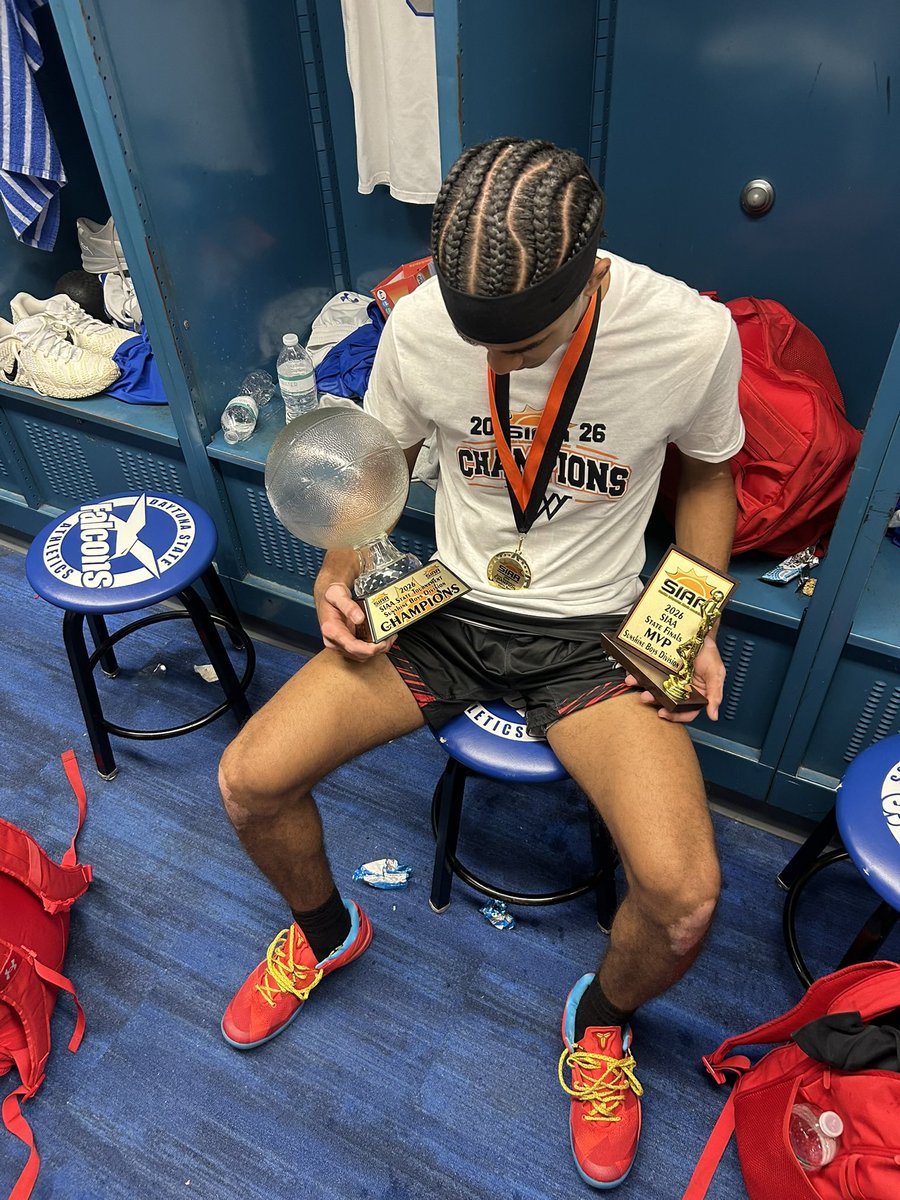 Kaydendasniper's tweet photo. State CHAMPION FOREVER!! @TheRockLions https://t.co/9RNkGum18x