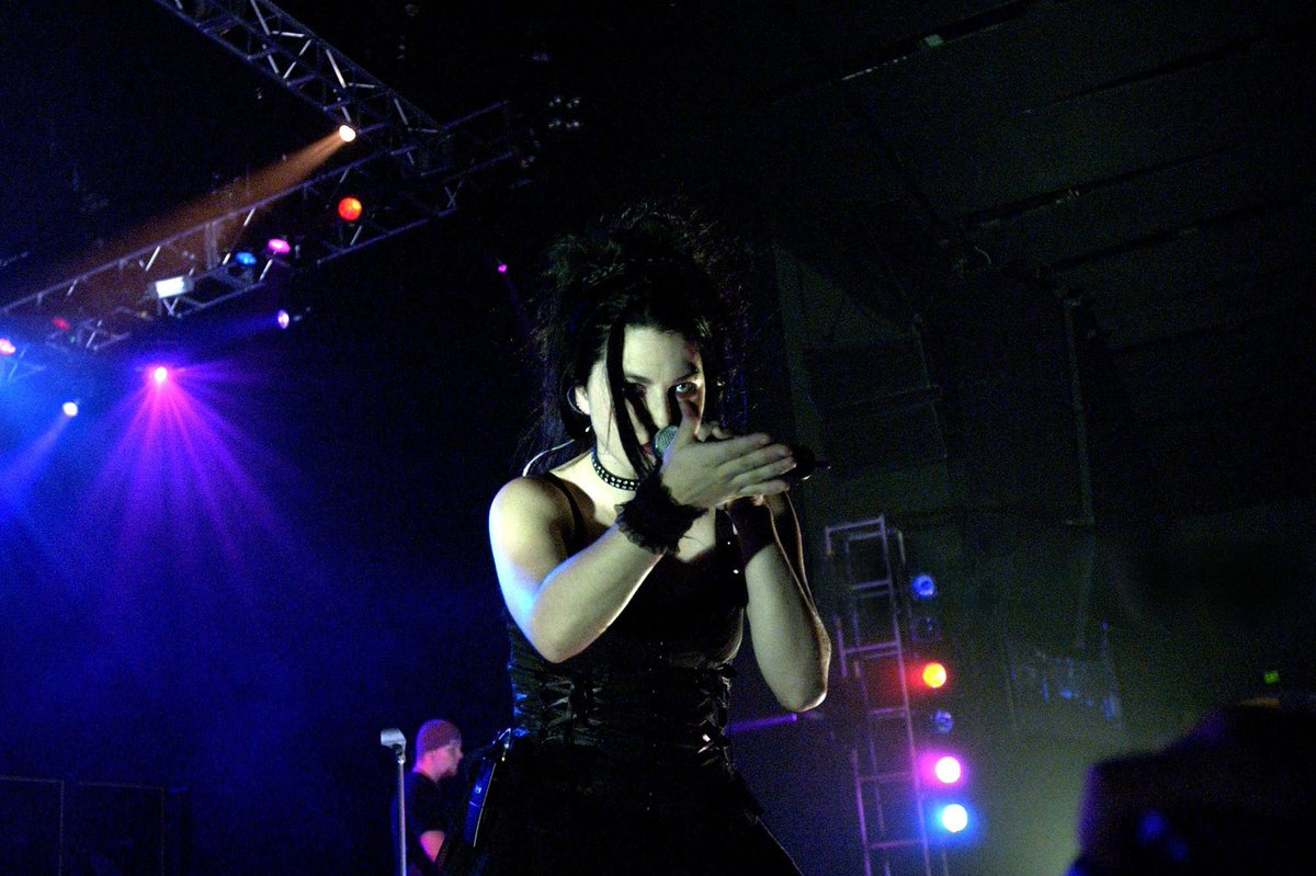 amy lee doing things tweet media