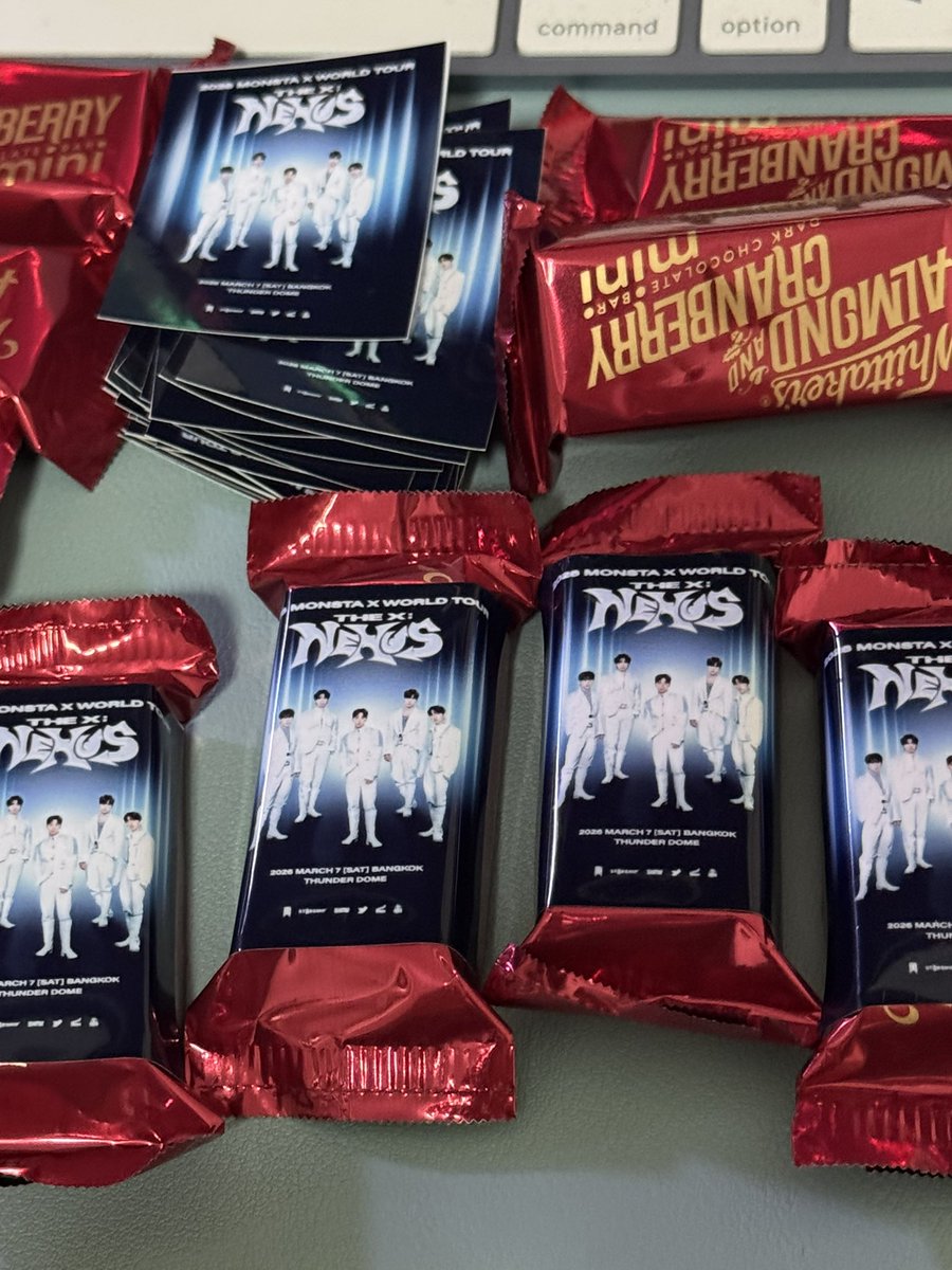 queenp4r4noi4's tweet photo. Preparing my Monsta X mini chocolates 🥰 See u soon Monbebes! 

#MONSTAX_THEX_NEXUS_BKK 
@OfficialMONSTAX https://t.co/h74UkrCcom