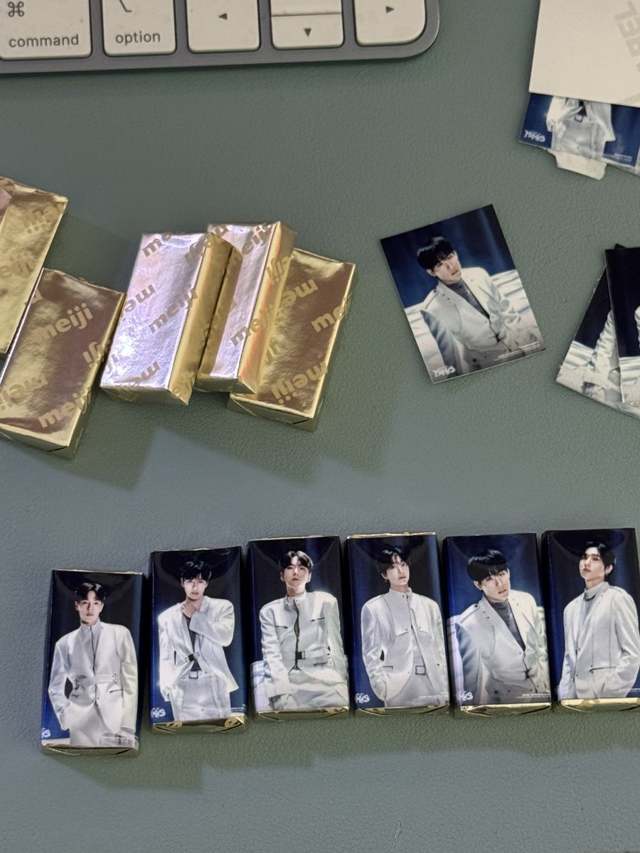 queenp4r4noi4's tweet photo. Preparing my Monsta X mini chocolates 🥰 See u soon Monbebes! 

#MONSTAX_THEX_NEXUS_BKK 
@OfficialMONSTAX https://t.co/h74UkrCcom