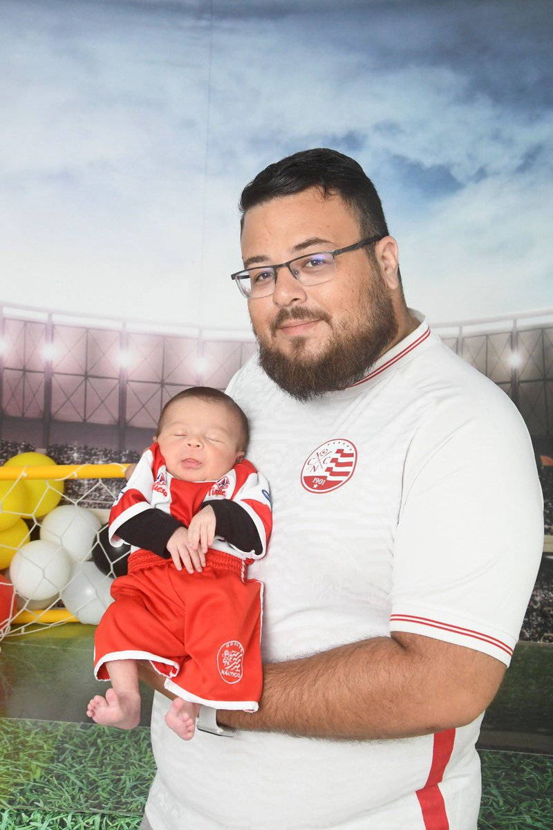 Thallesgoess's tweet photo. Passando de pai pra filho esse amor incondicional pelo Timbú !! 🔴⚪️
#cnc #nautico #Timbu https://t.co/annu8pA0FH