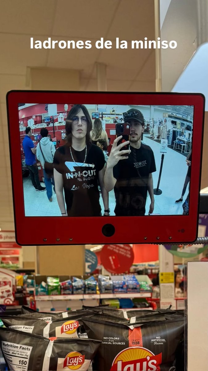 📲| MISSA VÍA INSTAGRAM STORIES DE ROIER (mención tardía)

que andaran haciendo?? 👀