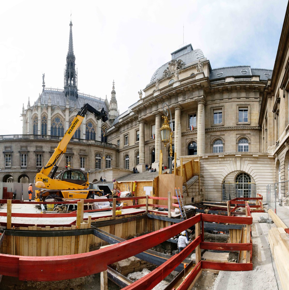 À Paris, dans le cadre de la rénovation du Palais de Justice, les archéologues de la Ville et de l’Inrap fouillent la cour du Mai et découvrent des aménagements successifs datant de la fin de l’époque gauloise jusqu’à l’époque moderne. 

En savoir plus👉inrap.fr/fouilles-arche…