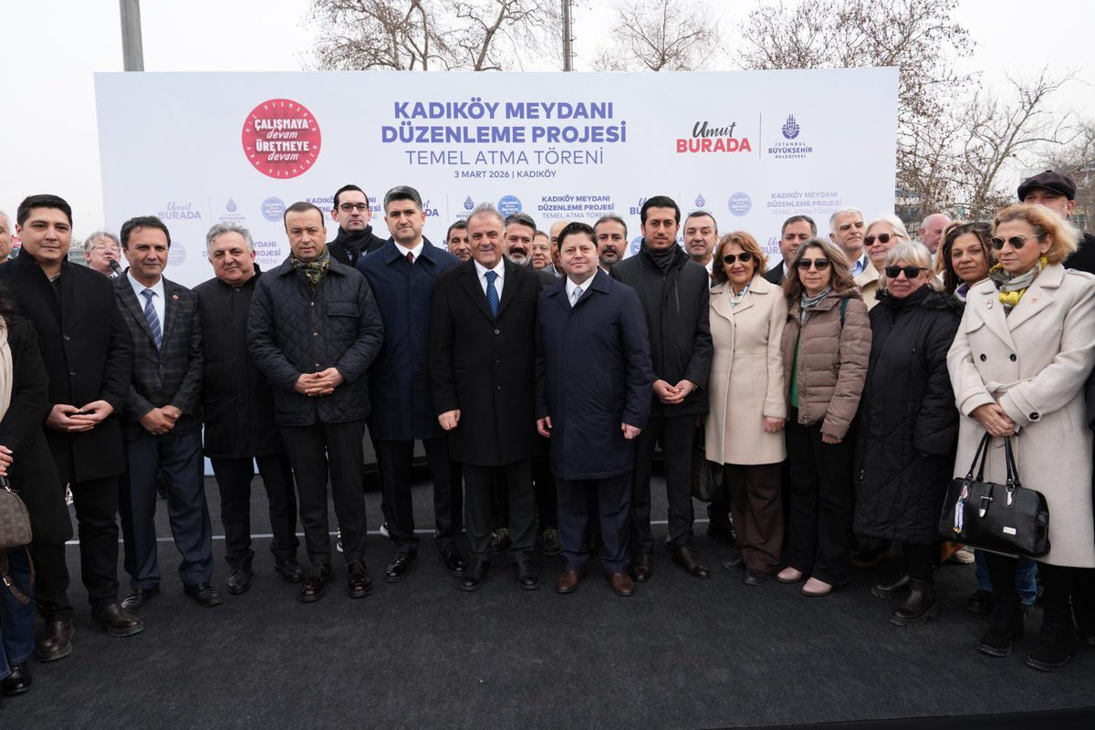 Ulaşım alanları, hizmet yapıları, kafe ve kültürel birimler ile Kadıköy Rıhtım’ı; modern şehircilik ilkeleri doğrultusunda, yaya öncelikli ve kamusal yaşamı güçlendiren bir kent mekanına dönüştürecek olan Kadıköy Meydanı Yenileme Projesinin temel atma töreninde bir aradayız.