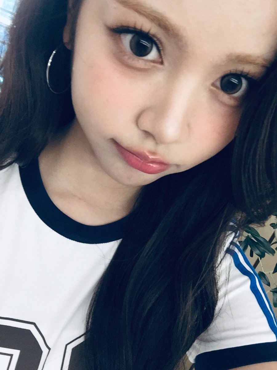 H2H_Lovers24's tweet photo. #CARMEN Weverse Update (1/3)

🖤😉

#Hearts2Hearts #하츠투하츠 #H2H
#카르멘 https://t.co/XlrnK3NepK