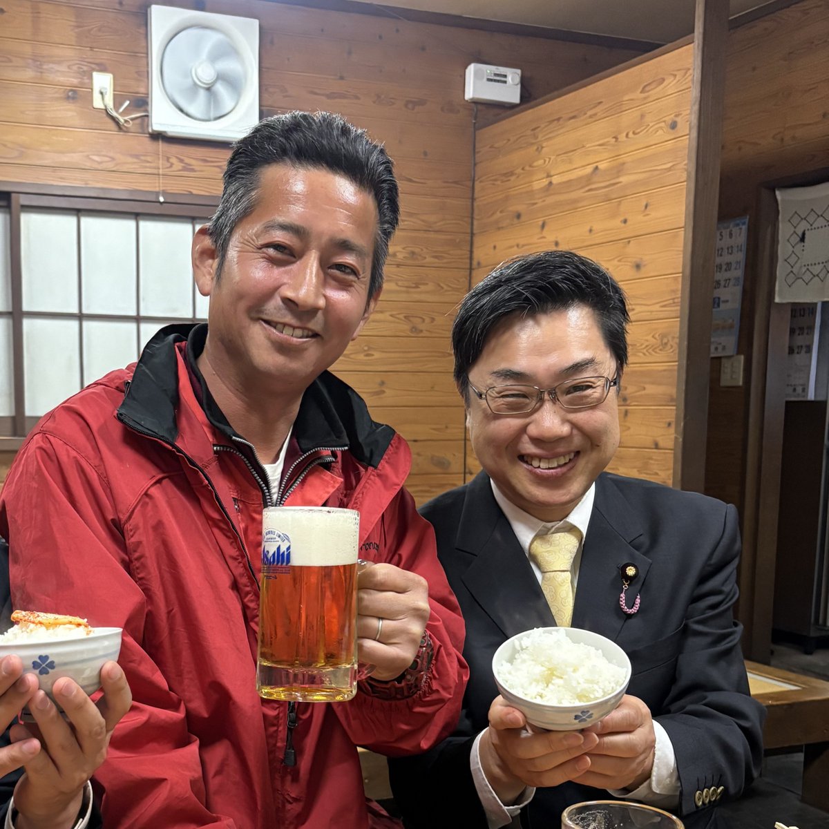 Image for the Tweet beginning: みやこ町犀川の「焼肉 南海苑」さんにて、女将さんと内田直樹町長さんと合流。
町長さんおススメの炊きたての犀川米を頂きました。
うーん。凄いごはんだ。きれいな空気ときれいな水と肥沃な土でできたお米の粒を感じながら、美味しいごはん。 