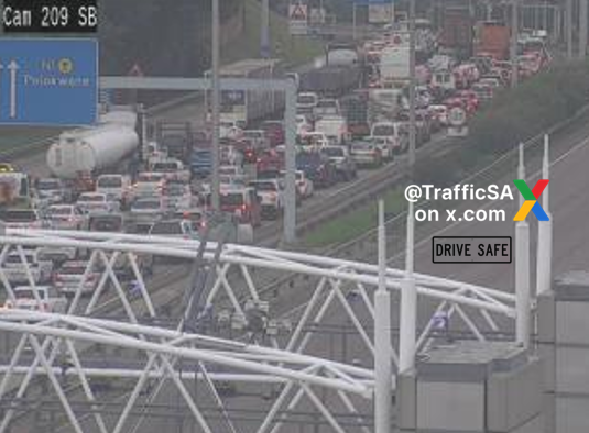 TrafficSA's tweet image. Pretoria - #AVOID   N1 North:  #TruckCrash 
Botha Avenue to Lynnwood Road - SOLID