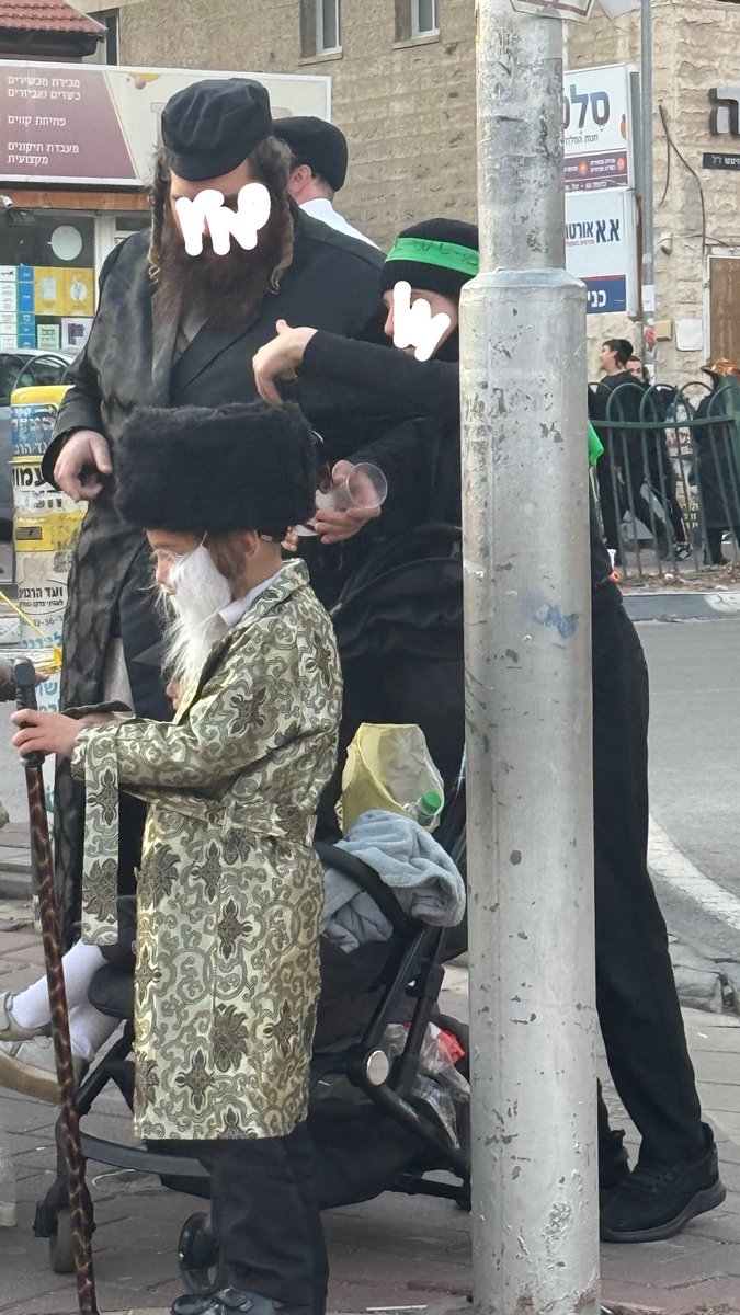 hilikeren's tweet photo. פורים בבני ברק https://t.co/Cb6cxgojxC