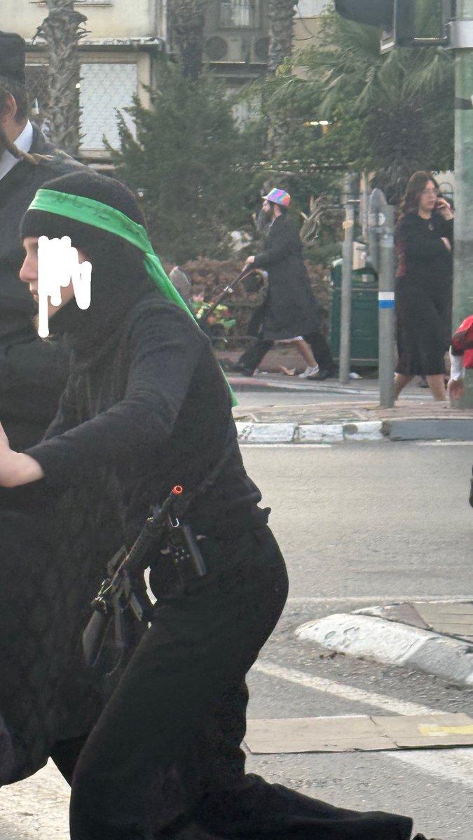 hilikeren's tweet photo. פורים בבני ברק https://t.co/Cb6cxgojxC