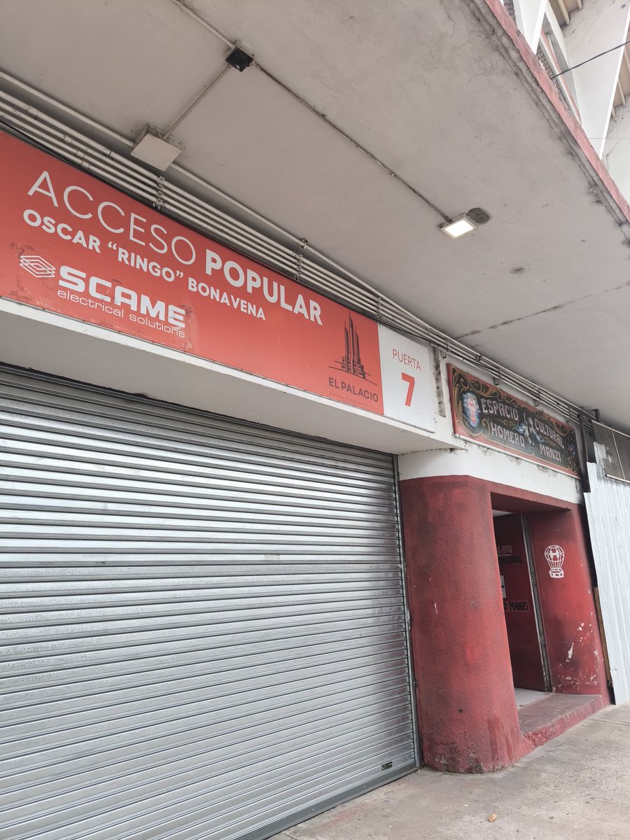 romidlf's tweet photo. #Huracan puso a disposición de los vecinos afectados por el derrumbe, el Salón Homero Manzi. 

👇🏼 ℹ️ https://t.co/eaJxdFKihK