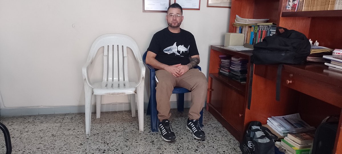fundelibertad's tweet photo. ASESORÌA PENSIONAL
El señor Erwin Leandro Gutierrez recibe asesorìa de parte de FUNDELIBERTAD, sobre si hay la posibilidad de pensionarme por enfermedad comùn o por accidente de trabajo, o llegando al caso ser indemnizado. https://t.co/YuKDS2Totw
