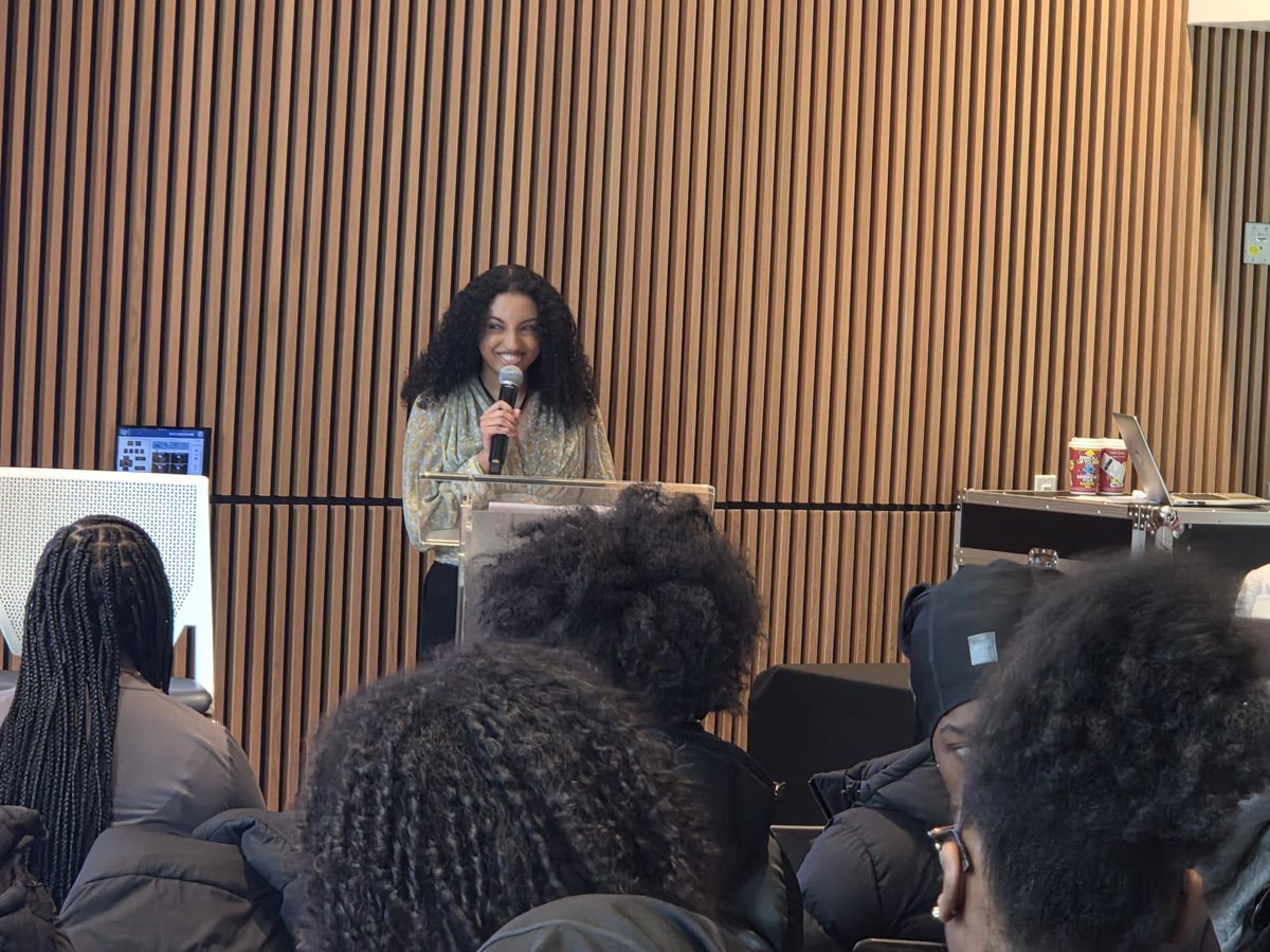 tdsb_cebsa's tweet photo. Black Student Summer Leadership Program and @tdsb alumni facilitated panels &amp; breakout sessions at the Journey to Black Liberation Symposium Youth-Led Day. Youth-Led Day centres Black student voice &amp; dialogue on identity, mental health &amp; liberation. #BSSLP #YouthLeadership https://t.co/m8b9KmqzVF