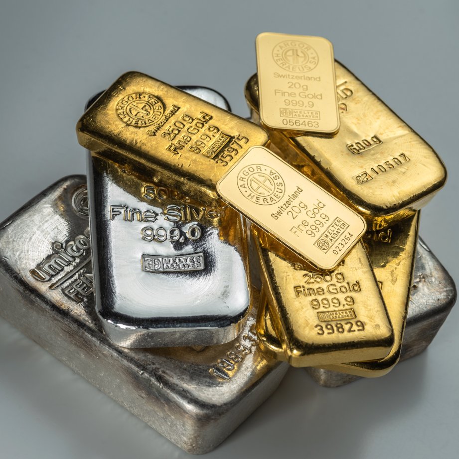 Altınla birlikte gümüş de düşüşe geçti.

• Günlük düşüş %10'a yaklaştı.