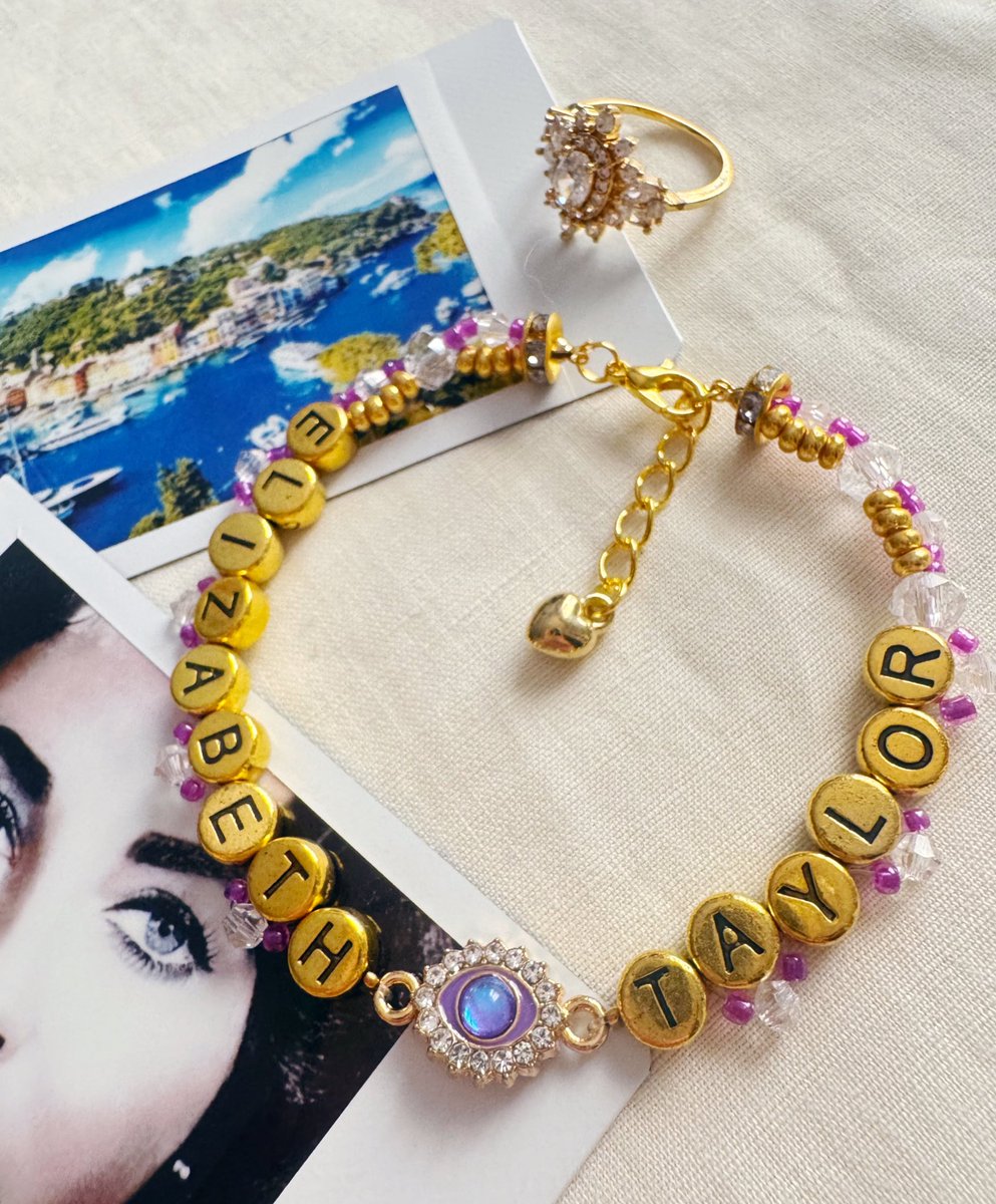 Sara makes the friendship bracelets tweet media