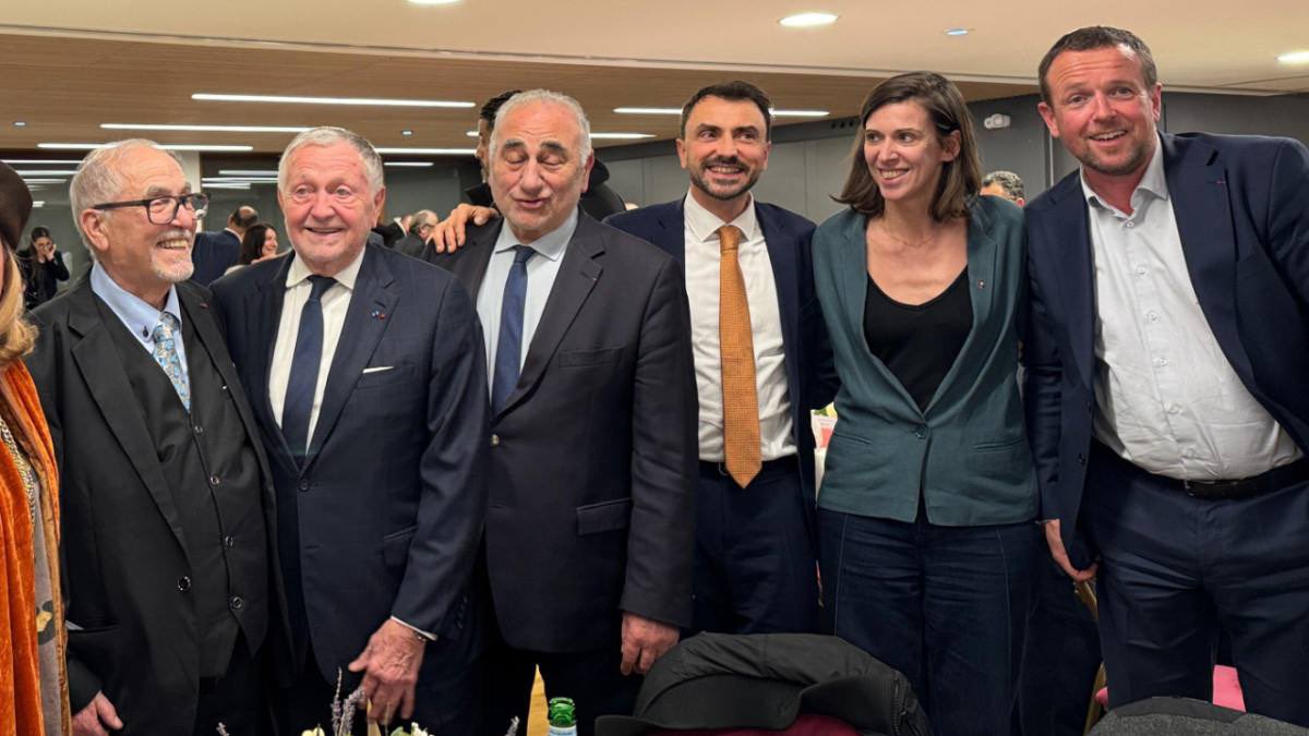Jean-Michel Aulas à l’iftar de la Grande Mosquée de Villeurbanne : après Mélenchon, voilà qu’il fait la chasse à l’électorat musulman, clientélisme assumé.

Nous, nous combattons le communautarisme et défendons l’unité nationale.