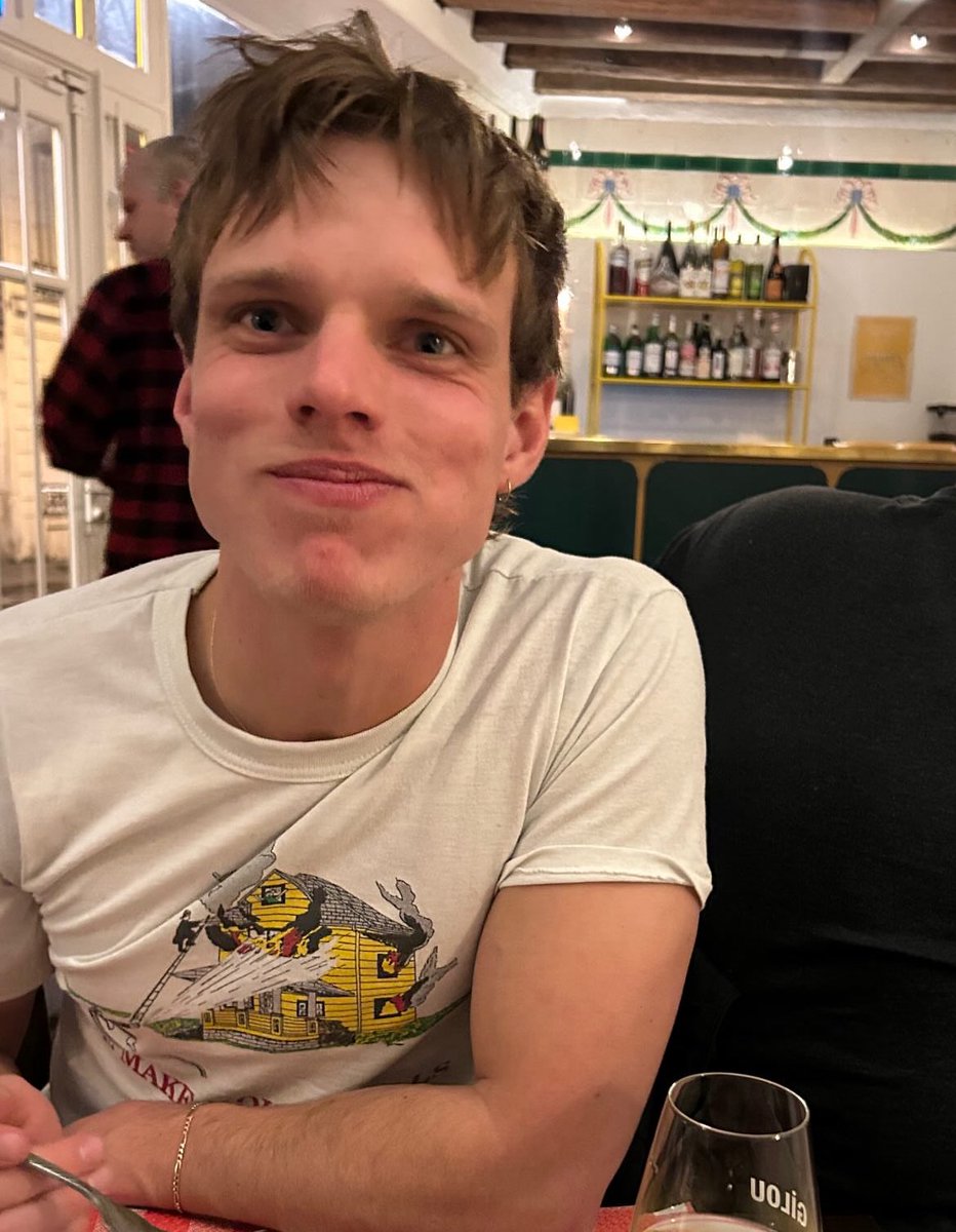 jeuvies's tweet photo. genuinely the most boyfriend material man ever https://t.co/hggXEr1PTI