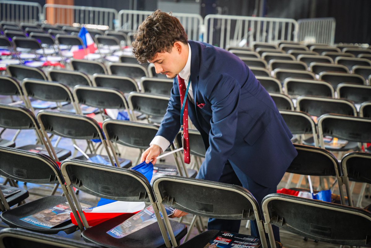 🔵 Les militants du <a href="/RNJGARD/">RNJ Gard</a> se mobilisent au Parc des Expositions de Nîmes avant notre meeting de campagne avec <a href="/jsanchez_rn/">Julien Sanchez</a> et <a href="/J_Bardella/">Jordan Bardella</a> !

Rendez-vous dès 18 h ! 🇫🇷