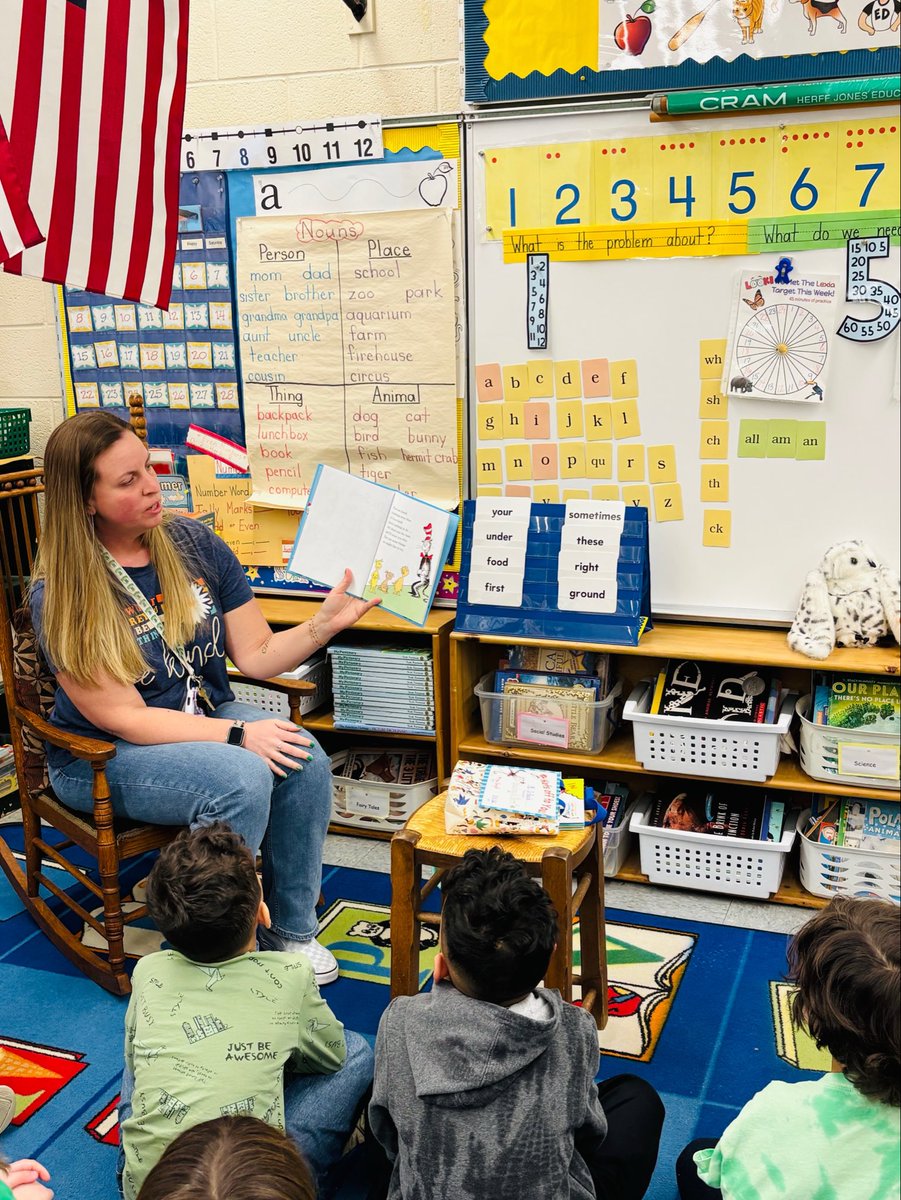 BEST_BTPS's tweet image. The BEST part of Miss Ellen’s day was visiting Mrs. Keough’s class at @DPESDragons as a Guest Reader! 📚💚 @BrickSupt